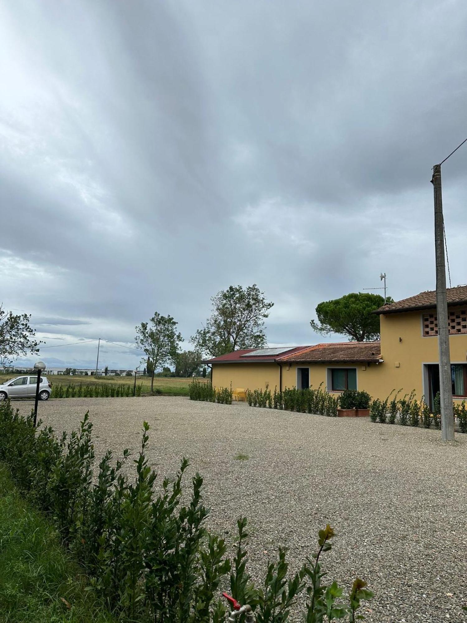La Vecchia Cantina Guzzardi Lari Екстериор снимка