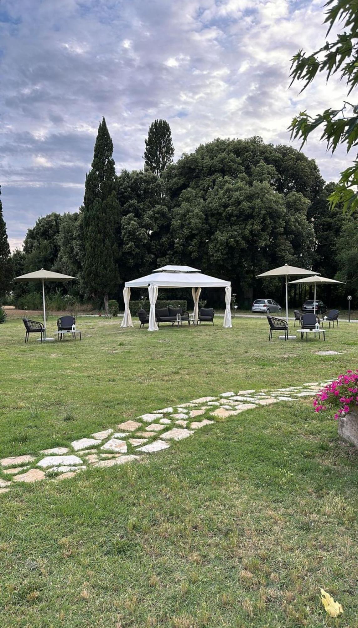 La Vecchia Cantina Guzzardi Lari Екстериор снимка