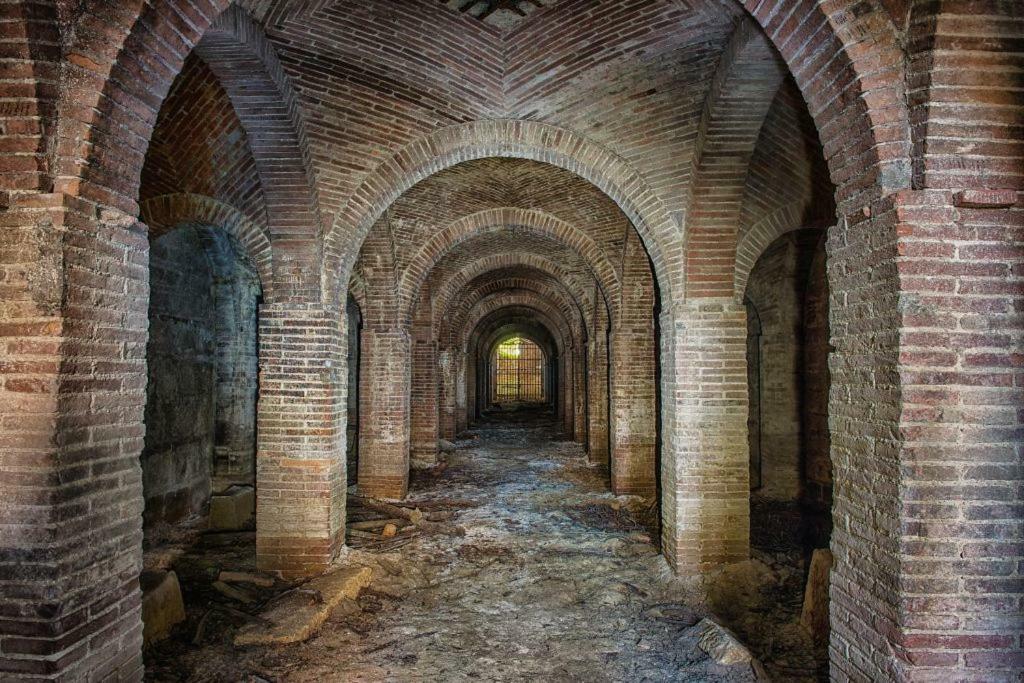 La Vecchia Cantina Guzzardi Lari Екстериор снимка