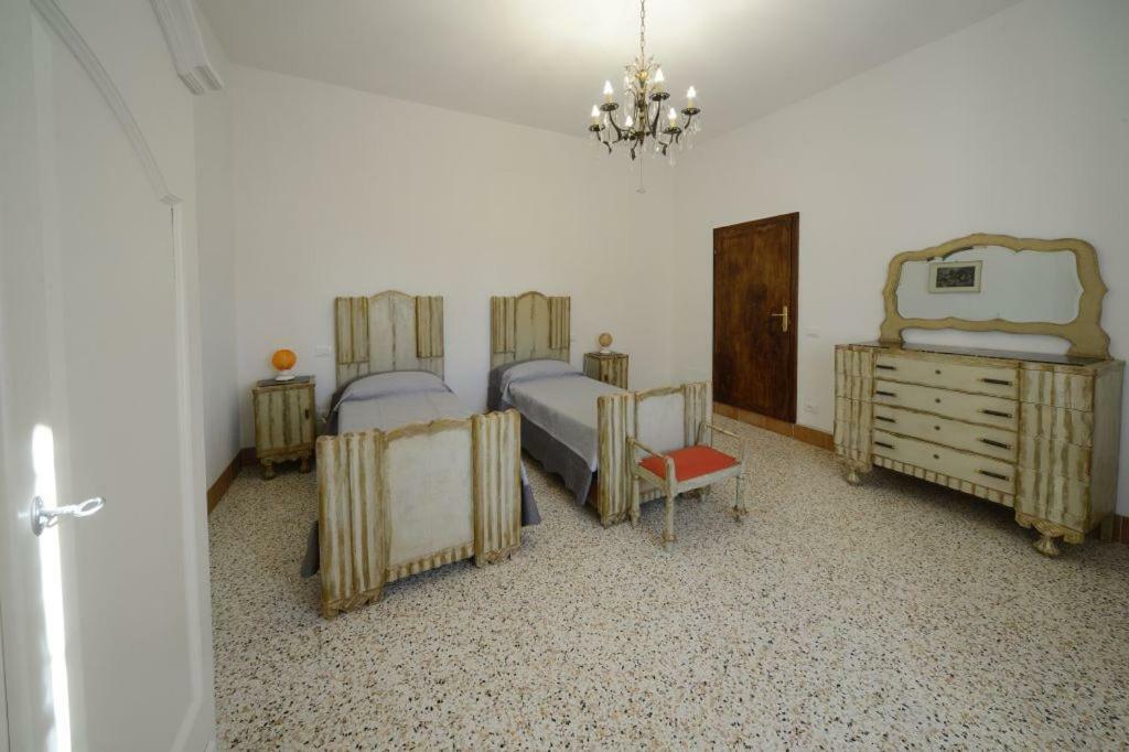 La Vecchia Cantina Guzzardi Lari Екстериор снимка