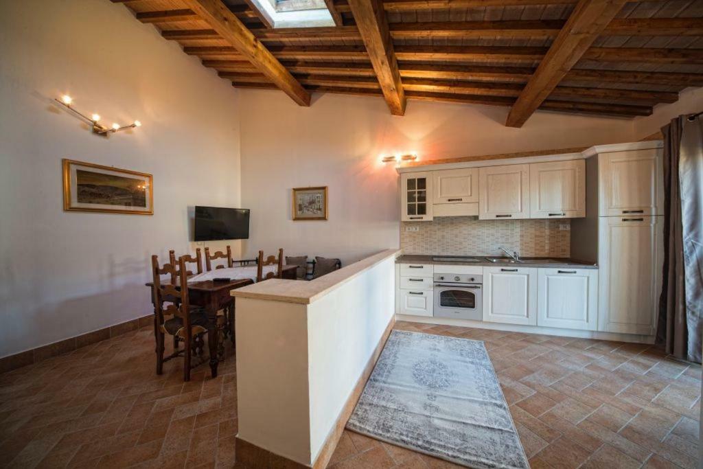 La Vecchia Cantina Guzzardi Lari Екстериор снимка
