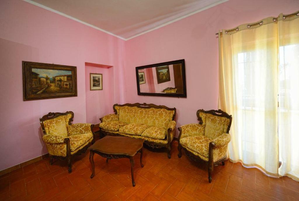 La Vecchia Cantina Guzzardi Lari Екстериор снимка